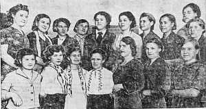 1941_08_3_182_3_Фото работниц и служащих завода им. Куйбышева.png