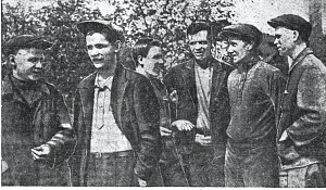 1941_06_28_151_3_Фото стахановцев прокатного цеха завода им. Куйбышева.png