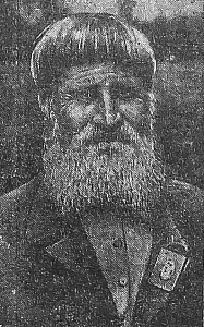 1943_07_13_144_1_Фото плотника-стекольщика подсобного хозяйства № 1 завода имени Куйбышева А. С. Татаурова_фото.png