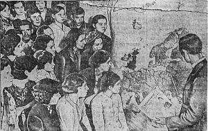 1941_07_02_154_3_Фото читки газет и беседы о международном положении.png