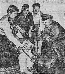 1941_08_12_189_3_Фото занятий по ПВХО на курсах медсестер.png