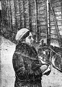 1941_12_28_288_1_Фото весовщицы станции гора Высокая тов. Фотеевой.png